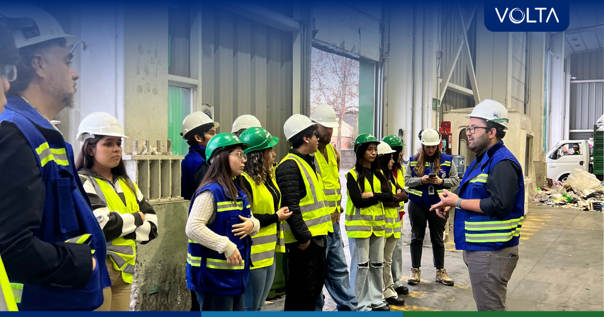 Futuros profesionales conocen procesos de economía circular en terreno.
